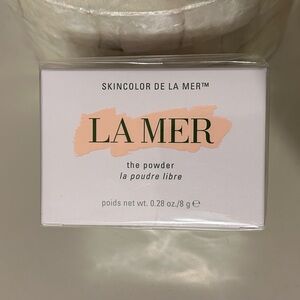 La Mer Cream Setting Powder for a Flawless Finish